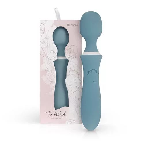 Bloom The Orchid wand vibrator, ontworpen met een elegante, flexibele kop voor gerichte stimulatie en ontspannende lichaamsmassages. Uitgerust met krachtige vibraties en meerdere standen voor een gepersonaliseerde ervaring, gemaakt van zacht, lichaamsveilig siliconenmateriaal voor comfortabel gebruik. Oplaadbaar en waterdicht, ideaal voor solo- of partnerspel en perfect voor gebruikers die zoeken naar zowel ontspanning als intensieve stimulatie.